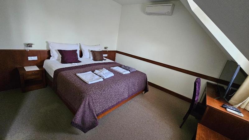 Standard Queen Room image 1