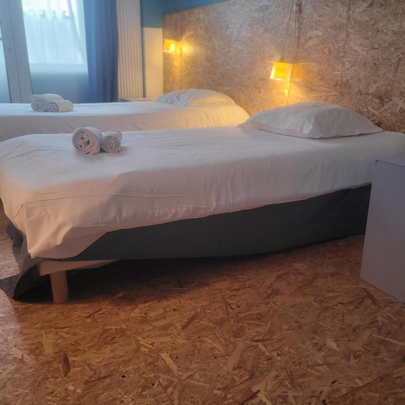 Twin Room image 2