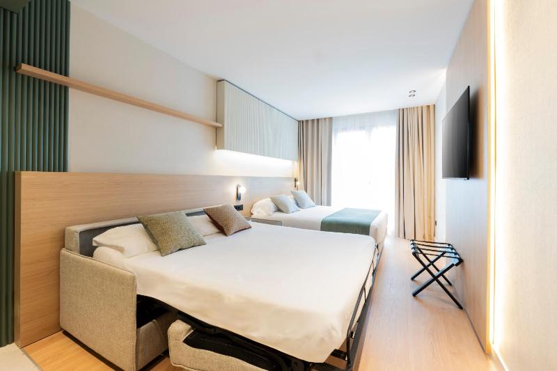 Superior Quadruple Room image 1