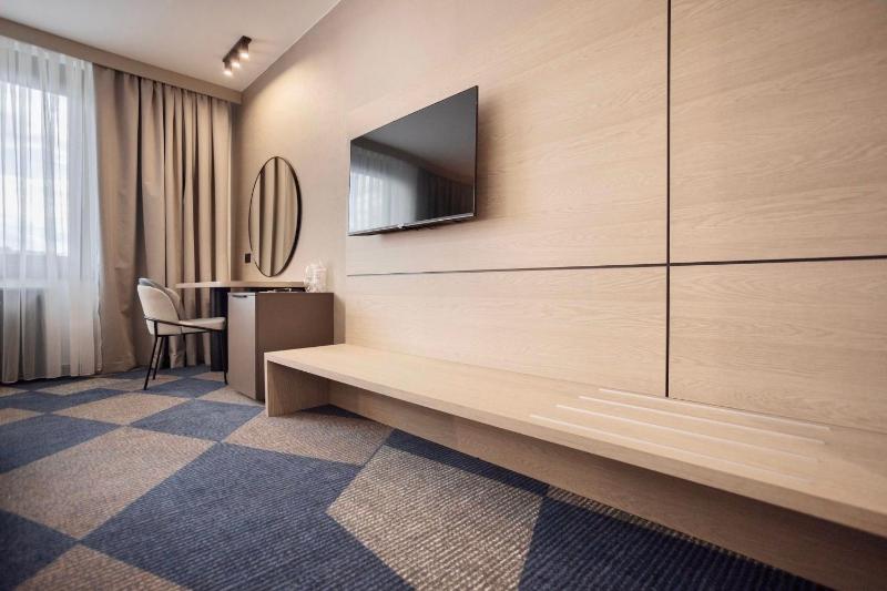 Superior King Room image 4