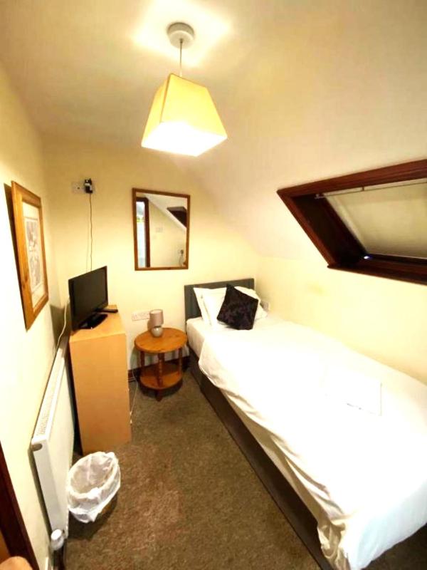 Single Room image 4