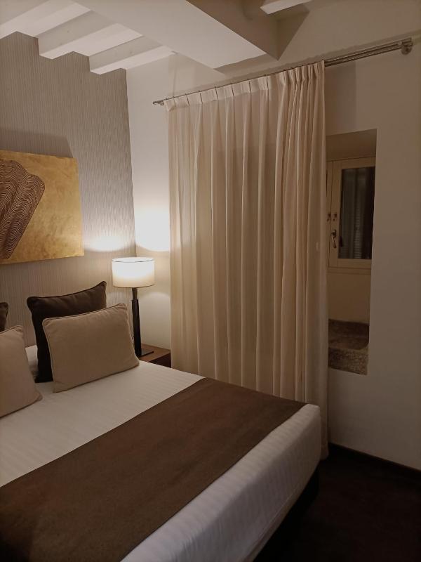 Basic Double Room image 1