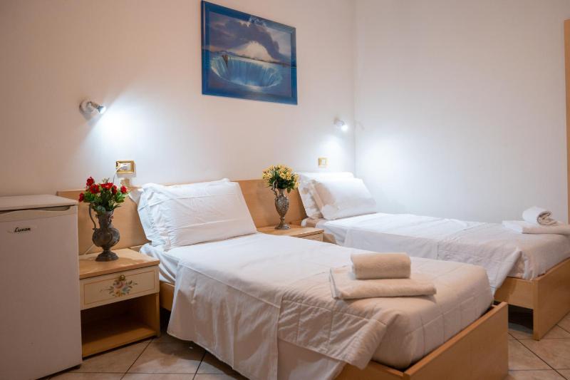 Twin Room with Shared Bathroom image 1