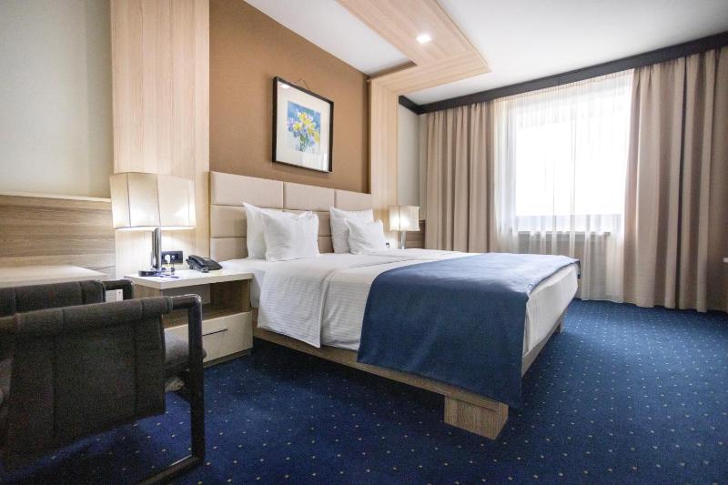 Standard King Room image 1