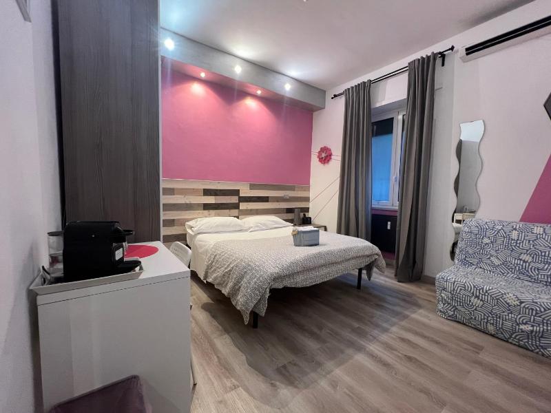 Double Room with Private Bathroom image 1