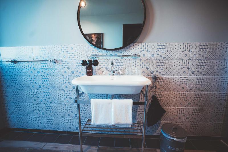 Junior Suite with Balcony image 4