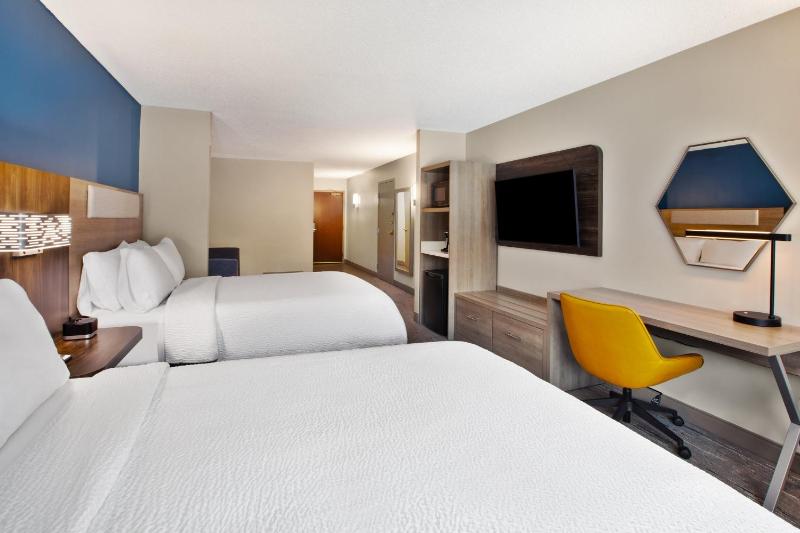 Queen Suite with Two Queen Beds and Sofa Bed image 2