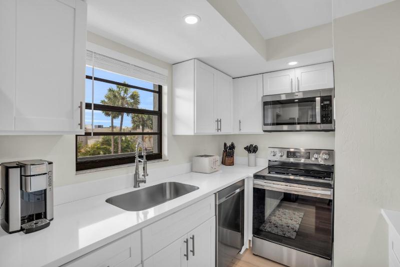 Two-Bedroom Apartment with Resort View image 1