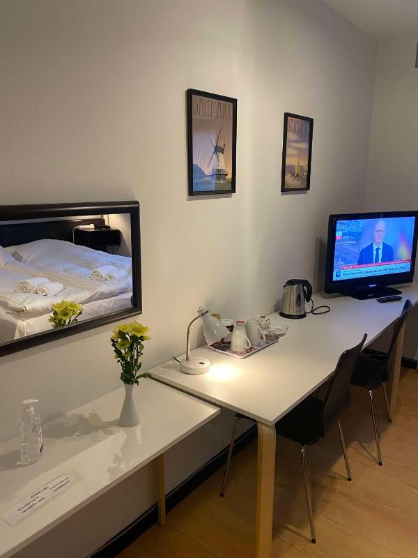 Twin Room image 1