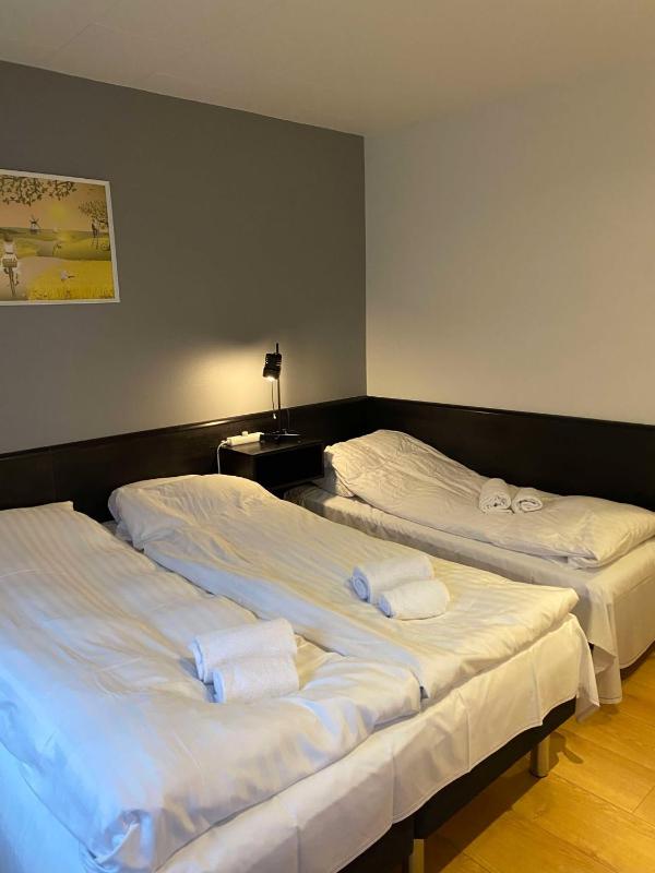 Twin Room image 3