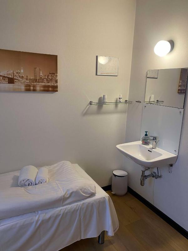 Single Room image 1