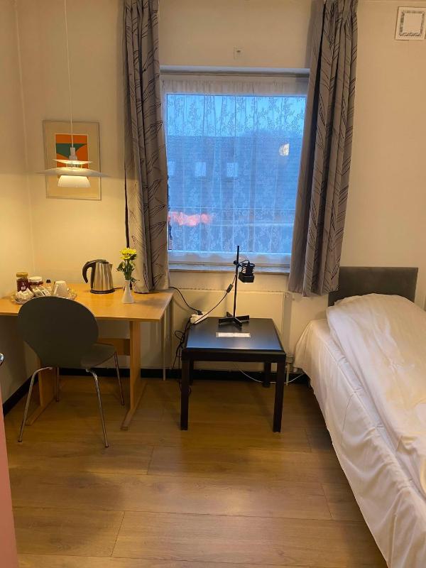 Single Room image 2