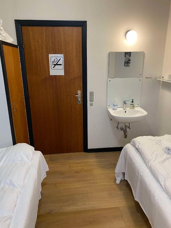 Twin Room with Shared Bathroom image 2