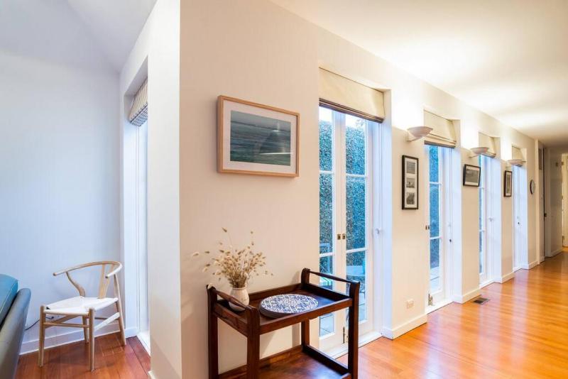Sun-Soaked Sanctuary in the heart of Richmond - image 16