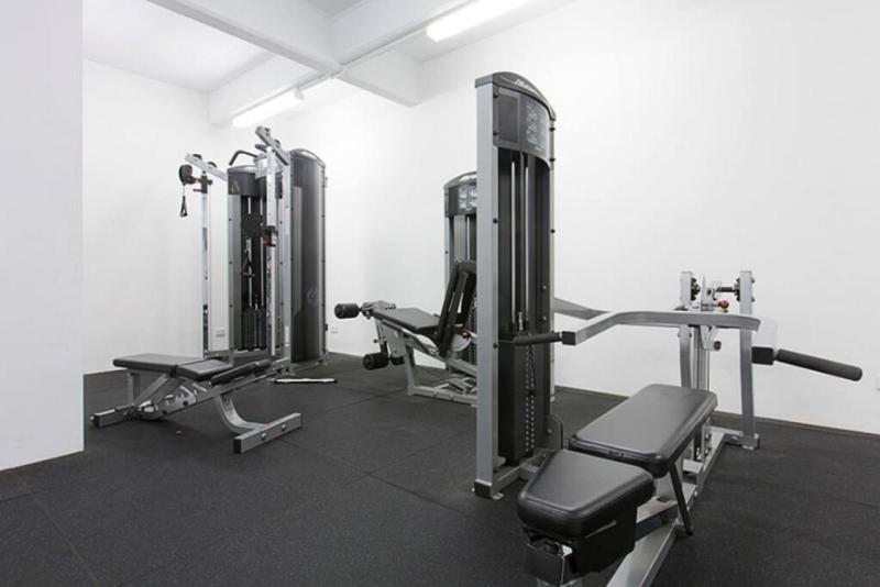 Luxury warehouse apartment close to CBD - image 14