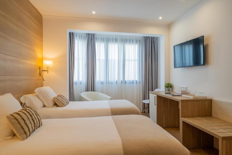 Superior Double or Twin Room image 4