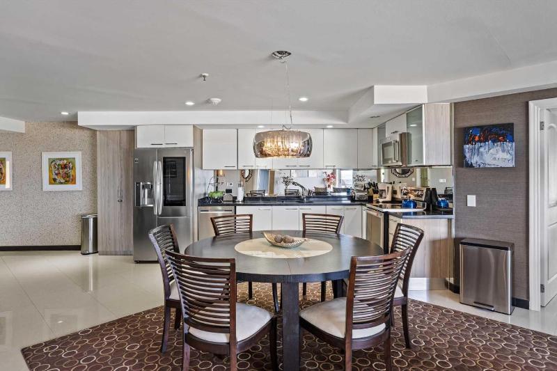 Beachfront-Adults Only-Majestic View 3BRcondo-E221 - image 16