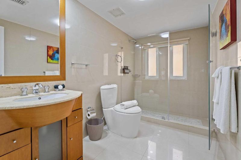 Beachfront-Adults Only-Majestic View 3BRcondo-E221 - image 9