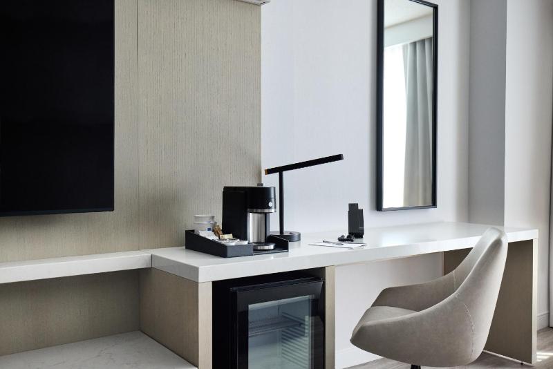 King Room with Accessible Shower - Disability Access image 2