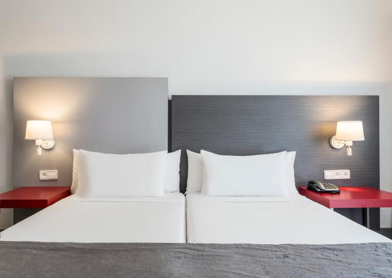 Classic Double or Twin Room image 3