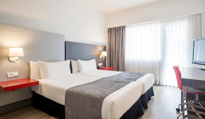 Classic Double or Twin Room image 4