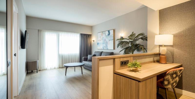 Quadruple Room image 4