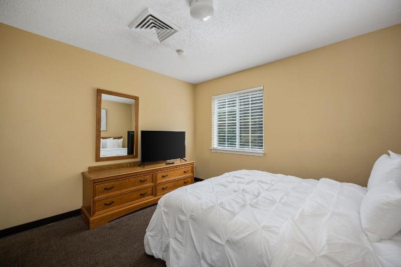 One-Bedroom Suite image 4