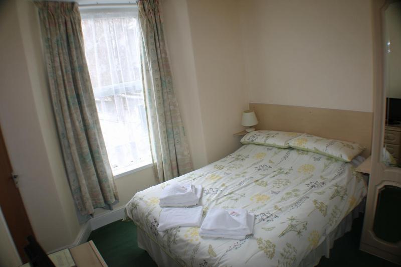 Small Double Room image 2