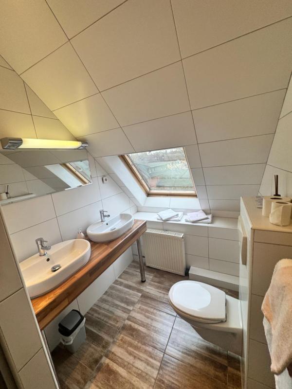 Single Room image 3