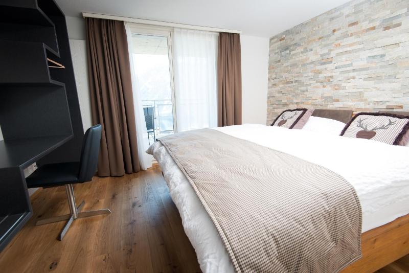 Double Room with Balcony and Lake View image 1