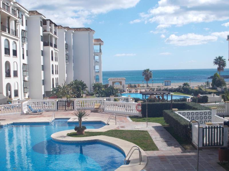 Beach Apartment Marina Duquesa Images