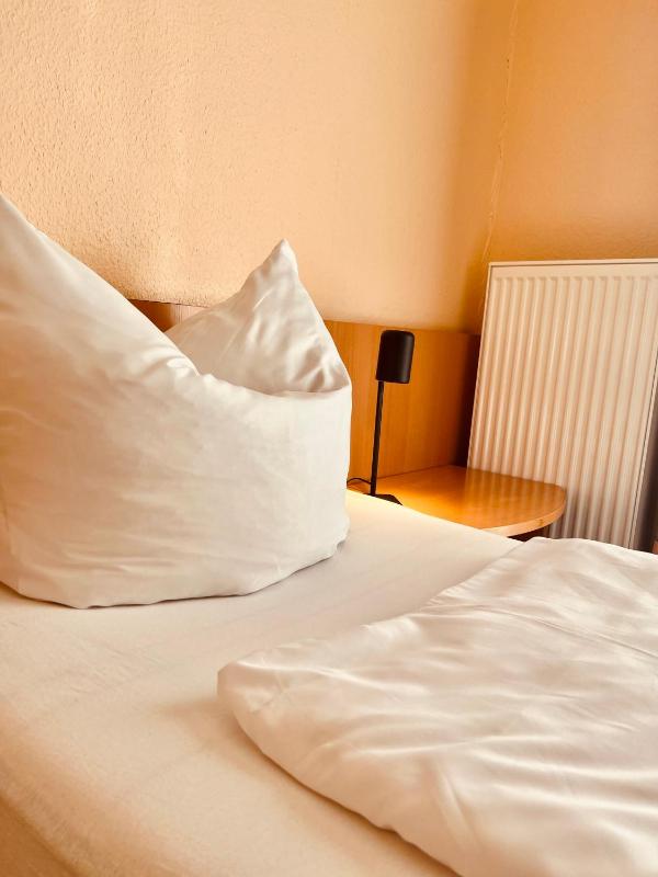 Single Room image 4