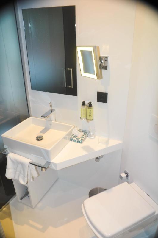 Deluxe Double Room with Sea View image 4