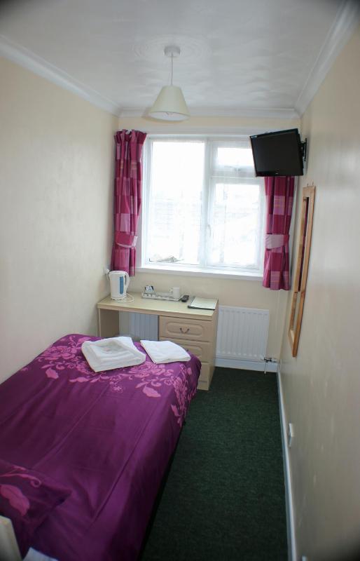 Single Room image 3