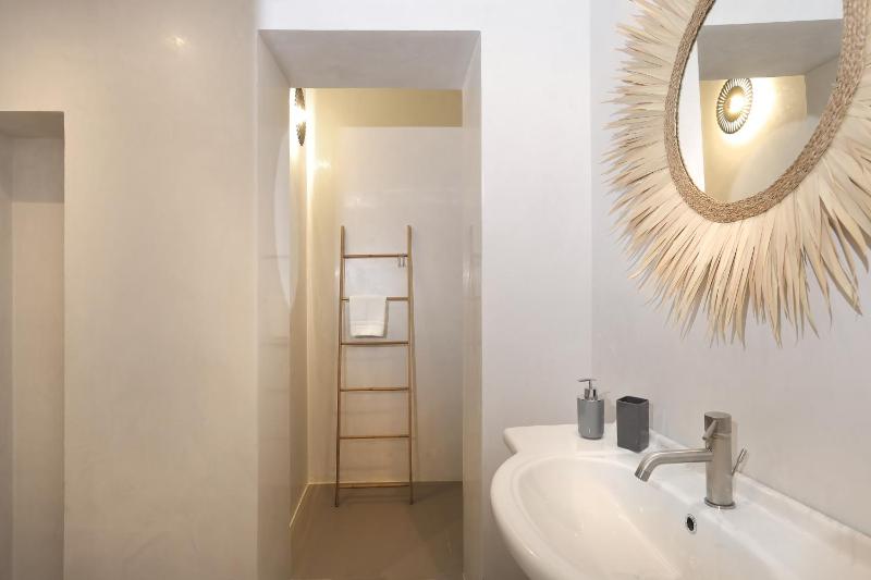 Double Room image 4