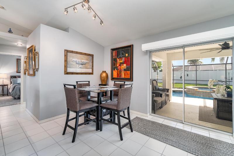 Tranquil Retreat with heated Pool Spa - Villa Serenity Haven - image 17