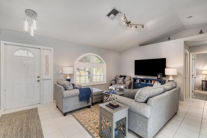 Tranquil Retreat with heated Pool Spa - Villa Serenity Haven - image 19
