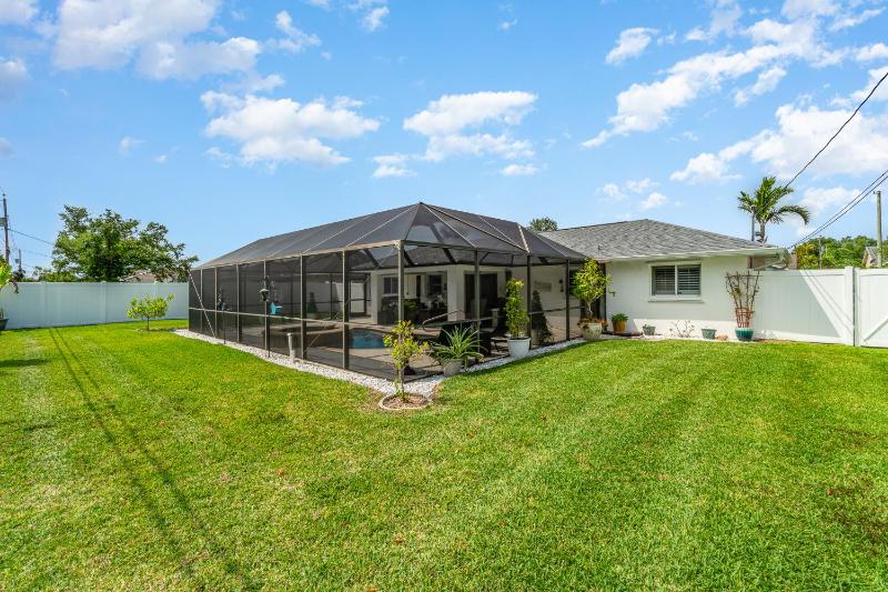 Tranquil Retreat with heated Pool Spa - Villa Serenity Haven - image 6