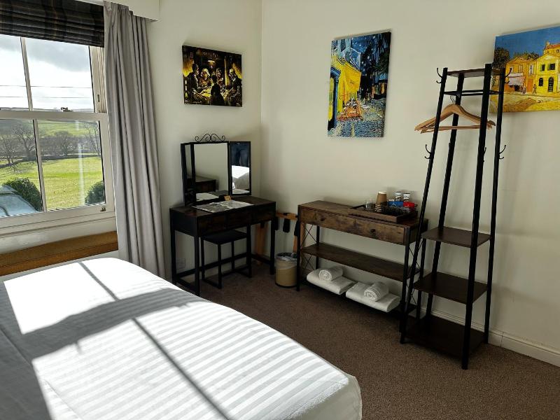 Standard King Room image 1