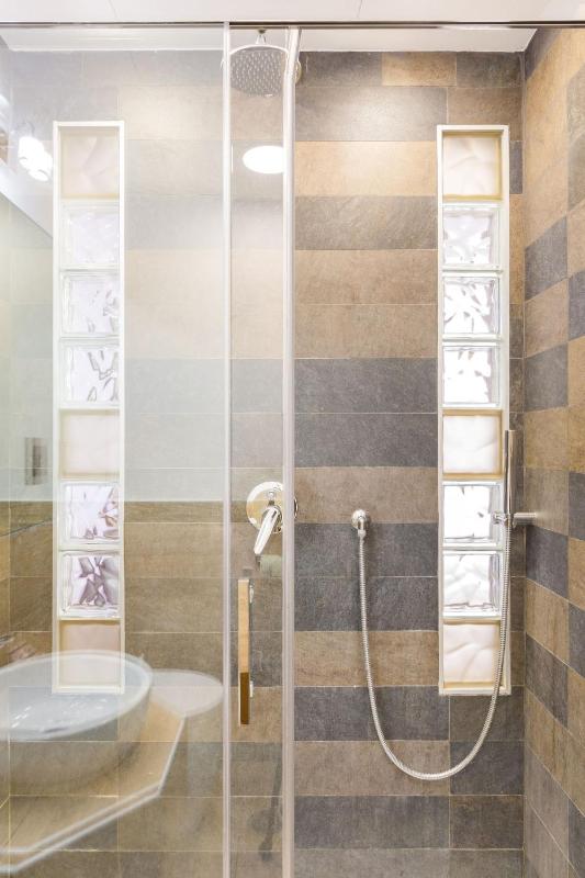 Deluxe Double Room image 3