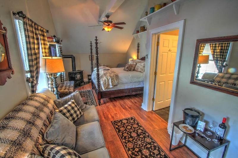 Queen Suite image 4