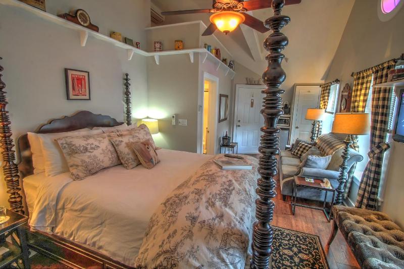 Queen Suite image 3