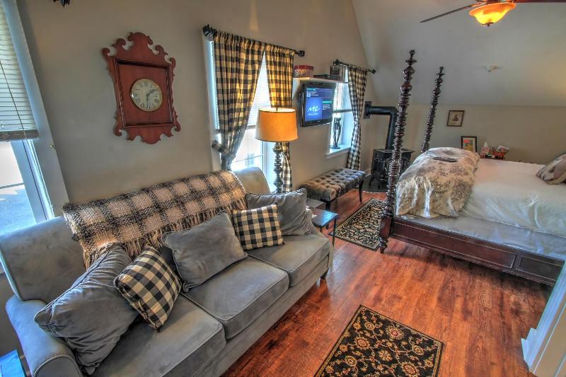Queen Suite image 2