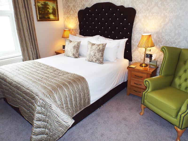 Classic Double Room image 4