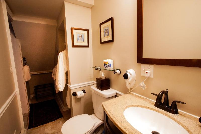 Queen Room image 3