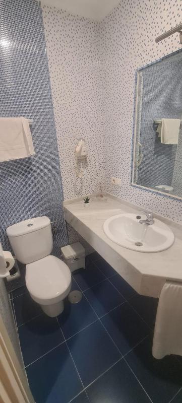 Standard Quadruple Room image 2