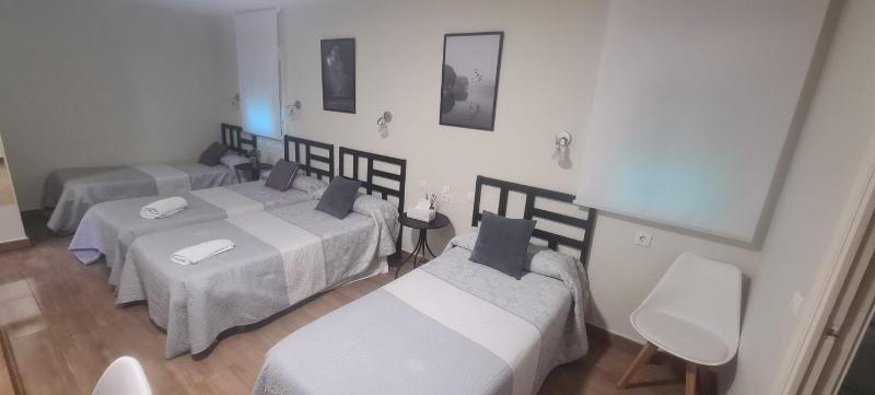 Standard Quadruple Room image 4