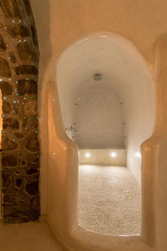 Grande Suite with Caldera View and Hot Tub image 2