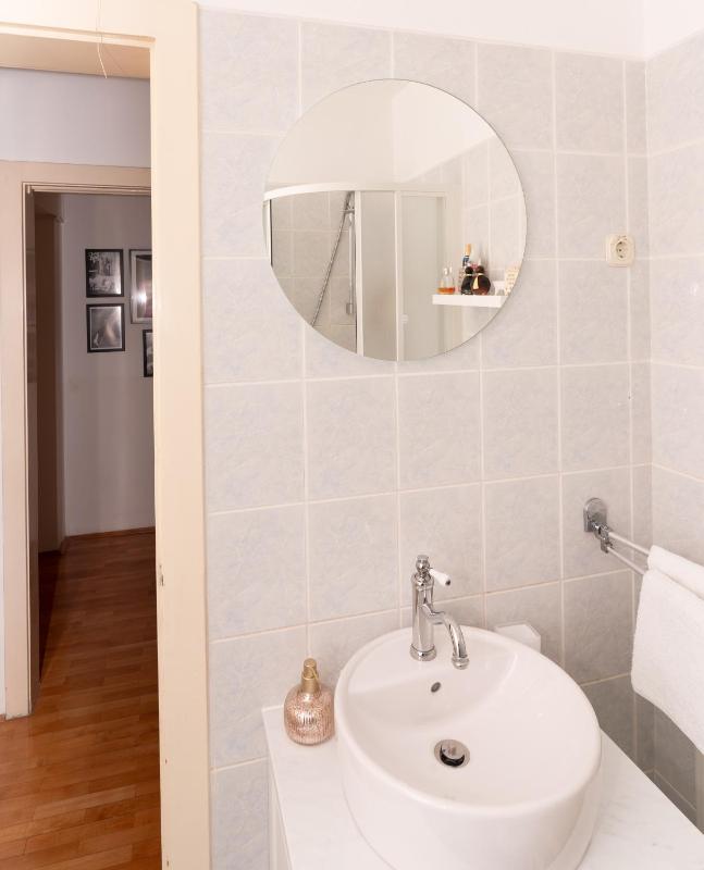One-Bedroom Apartment image 3