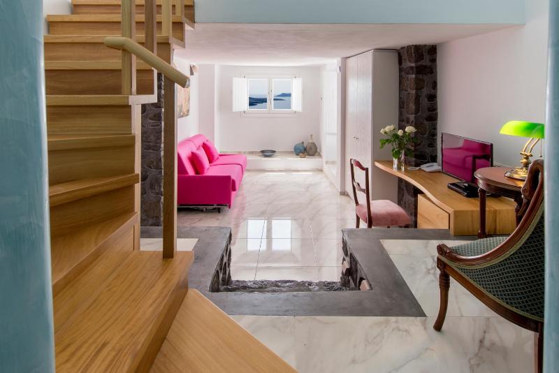 Junior Suite with Caldera View and Hot Tub image 3